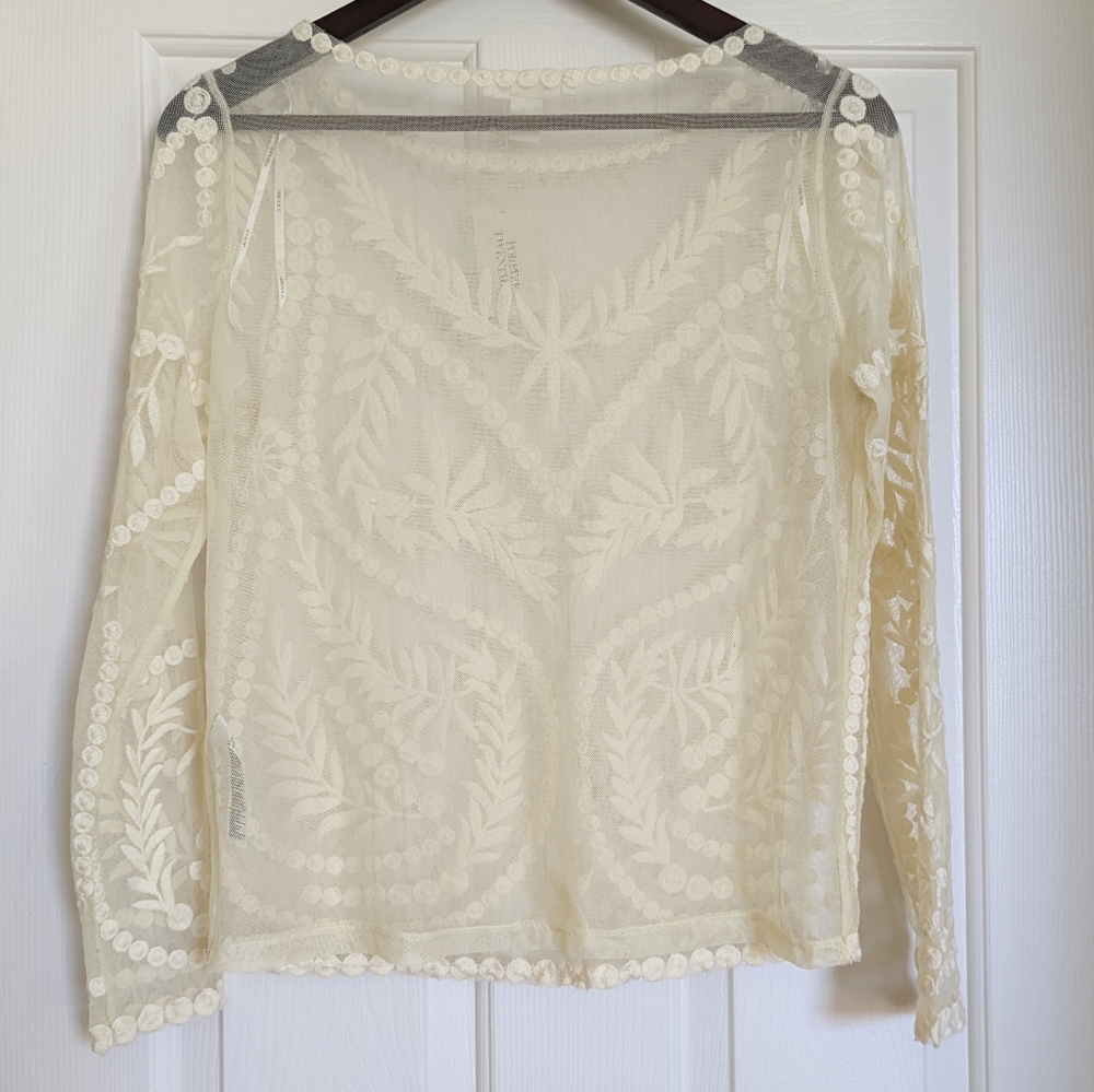 Sheer top with design - Picture 6 of 6